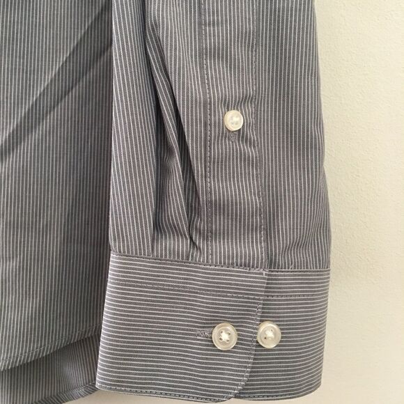 Van Heusen NWT Classic Fit Pin Stripe Button Down Shirt | Neck Size 15.5 - Picture 5 of 5